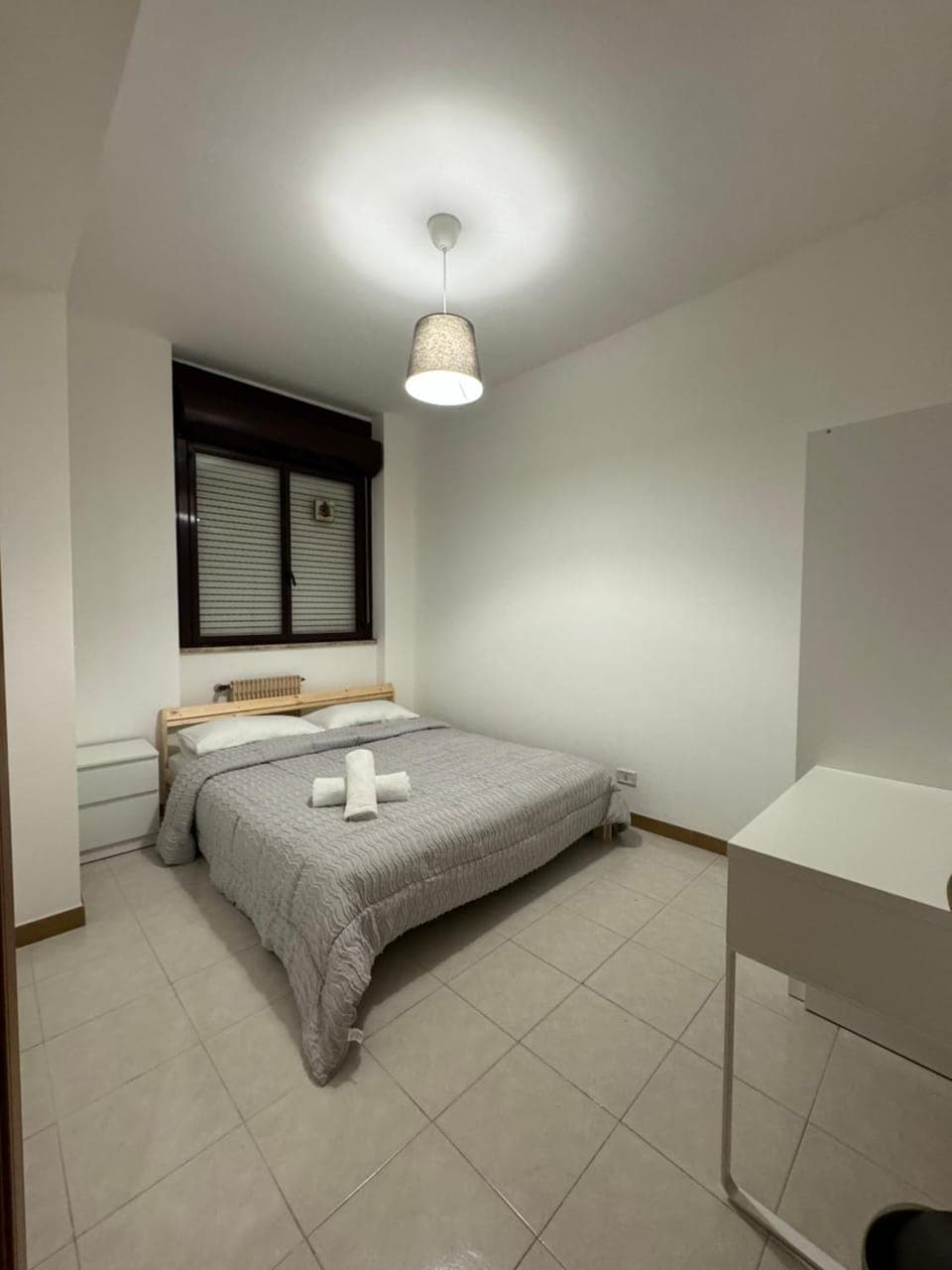 Photo of the whole room, Bedroom, towels