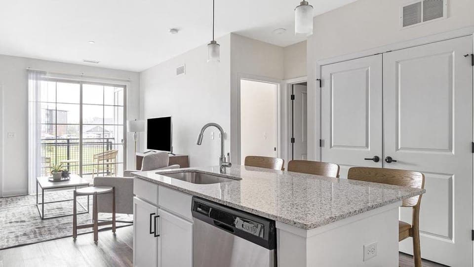 Landing - Modern Apartment with Amazing Amenities (ID8724X92) Apartment in Lombard