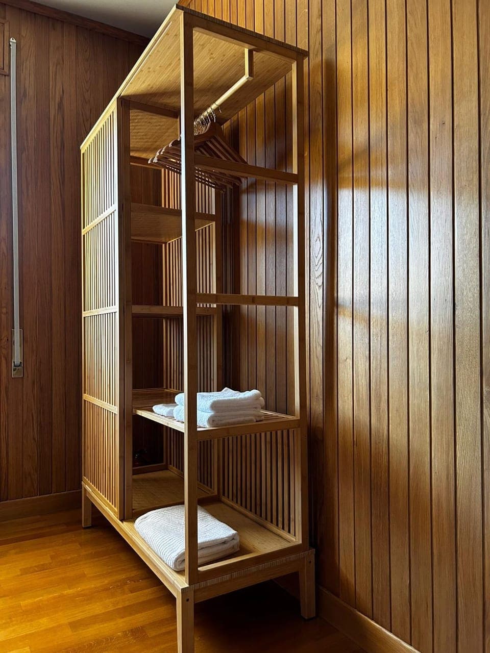 Bedroom, towels, wardrobe