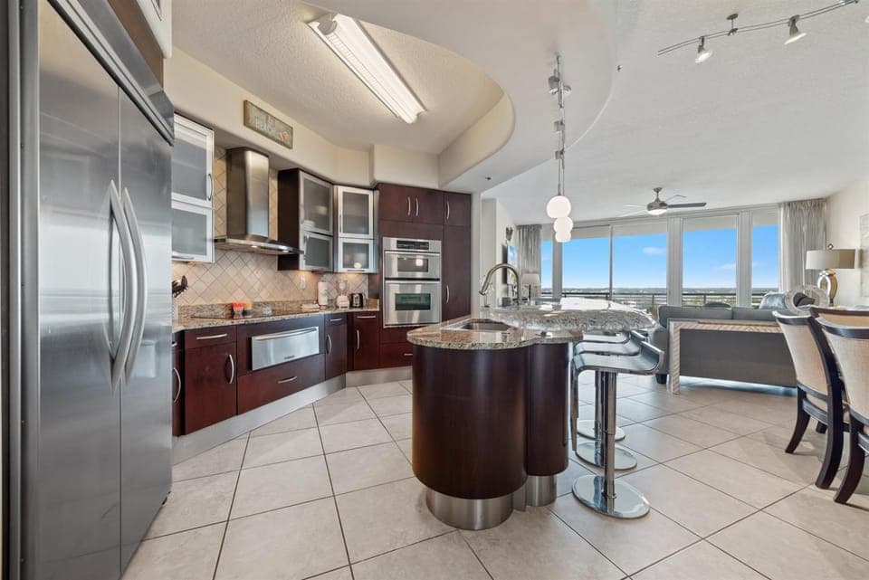 Bella Luna - 803 -High-end Luxury Condo-Bayfront-Sleeps 6-Walk to Flora-Bama Apartment in Ono Island