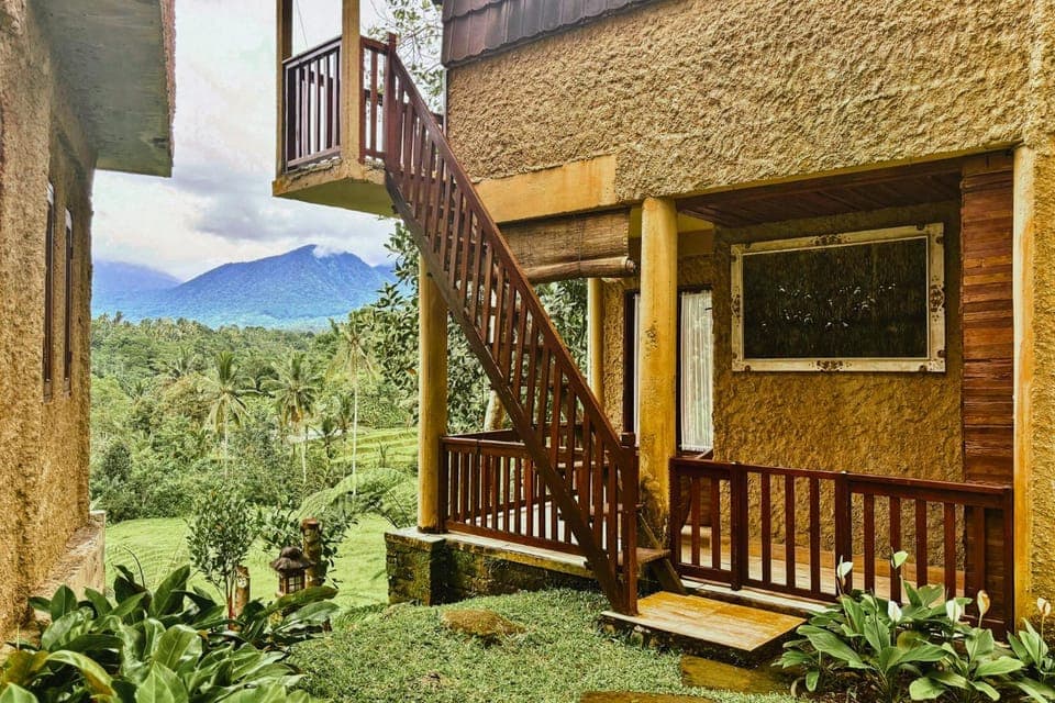 Property building, Spring, Day, Natural landscape, Garden, View (from property/room), Balcony/Terrace, Garden view, Mountain view