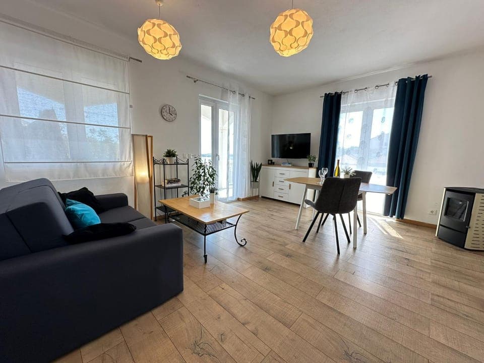 Communal lounge/ TV room, TV and multimedia, Living room, Seating area, Dining area, Evening entertainment