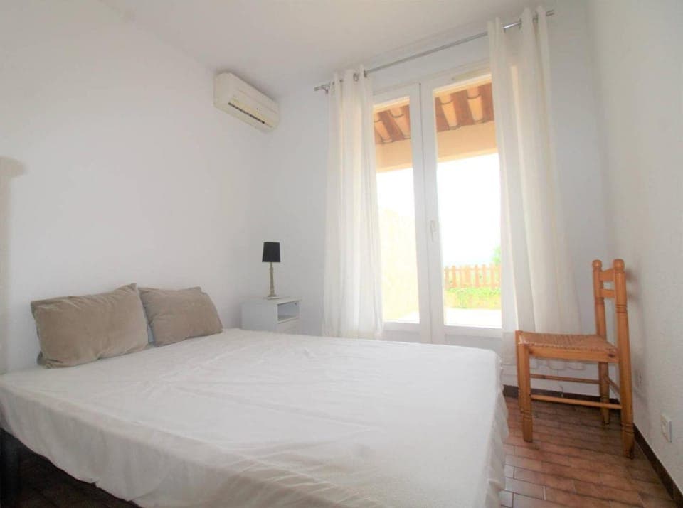 Bed, Photo of the whole room, Bedroom, air conditioner