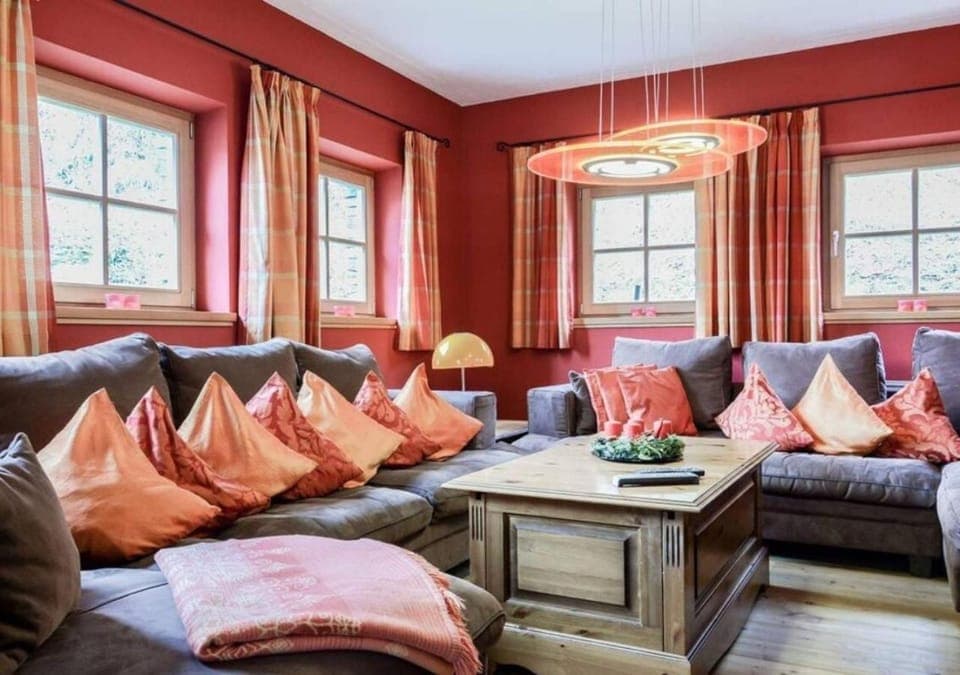 Communal lounge/ TV room, Living room, Seating area