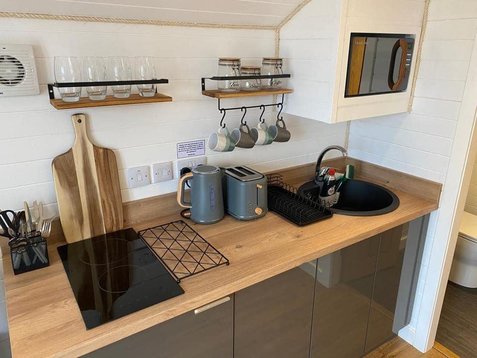 Coffee/tea facilities, stove