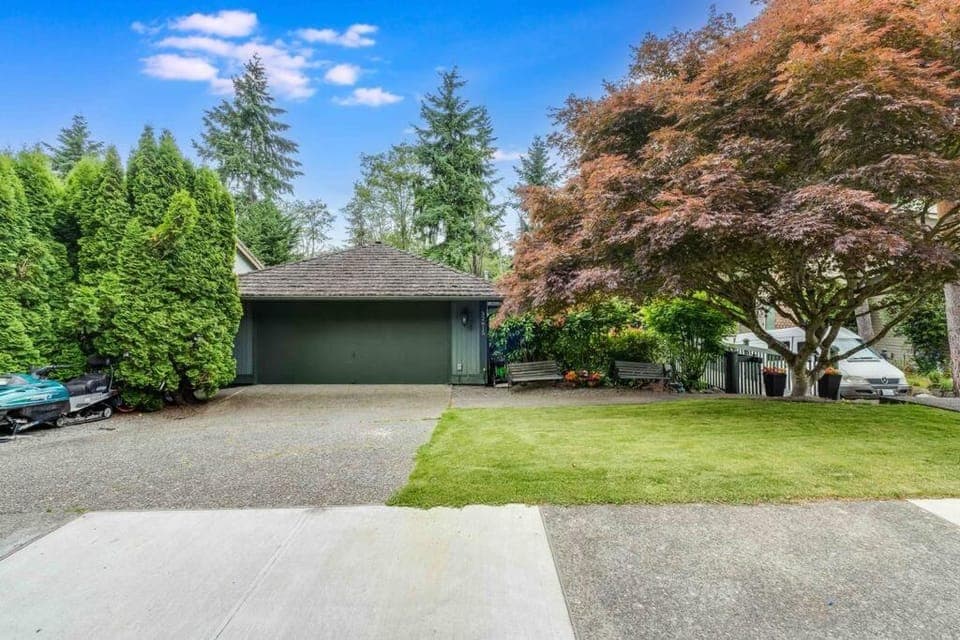 Property building, Day, Street view, Parking