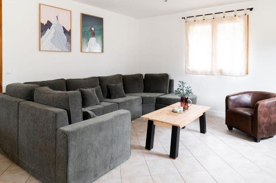 Communal lounge/ TV room