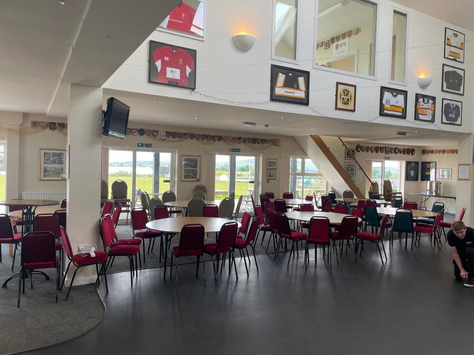 Restaurant/places to eat, Lounge or bar