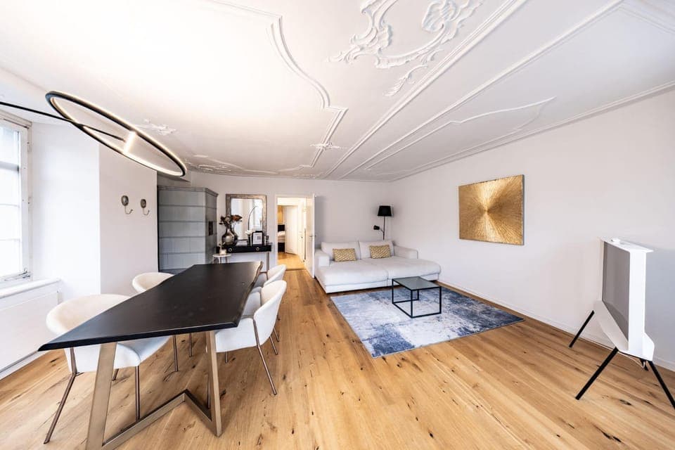 Kitchen or kitchenette, Living room, Seating area, Dining area