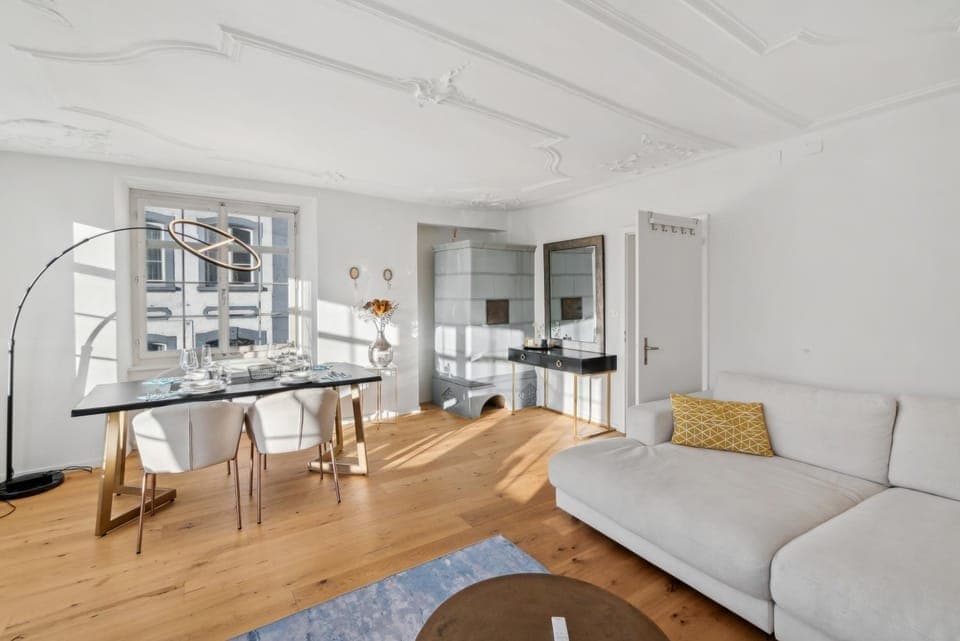 Property building, Living room, Seating area, Dining area, heating