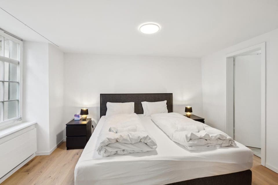Bed, Photo of the whole room, Bedroom, Family, furniture, towels