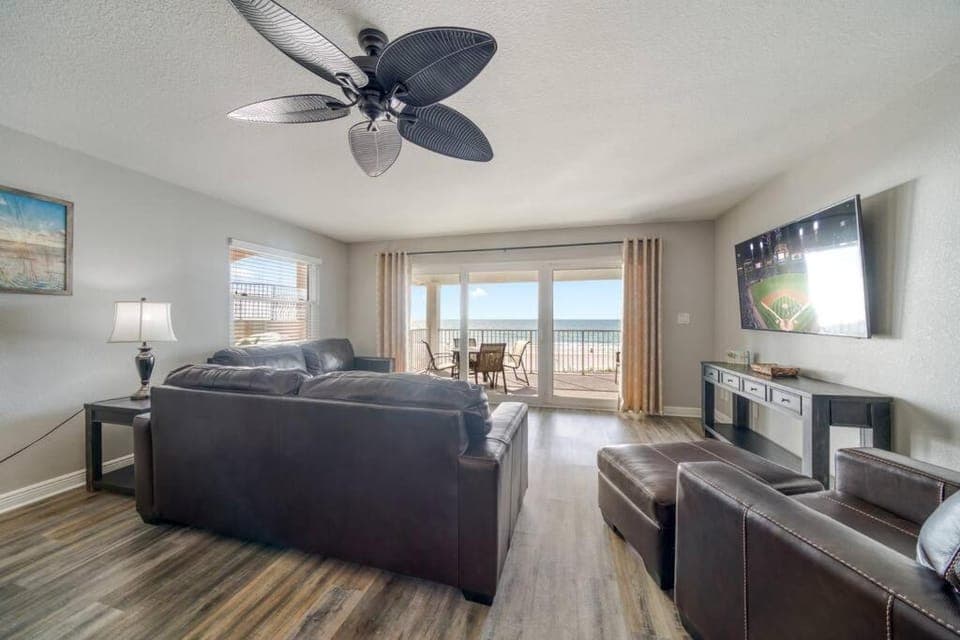 TV and multimedia, Living room, Seating area, fireplace