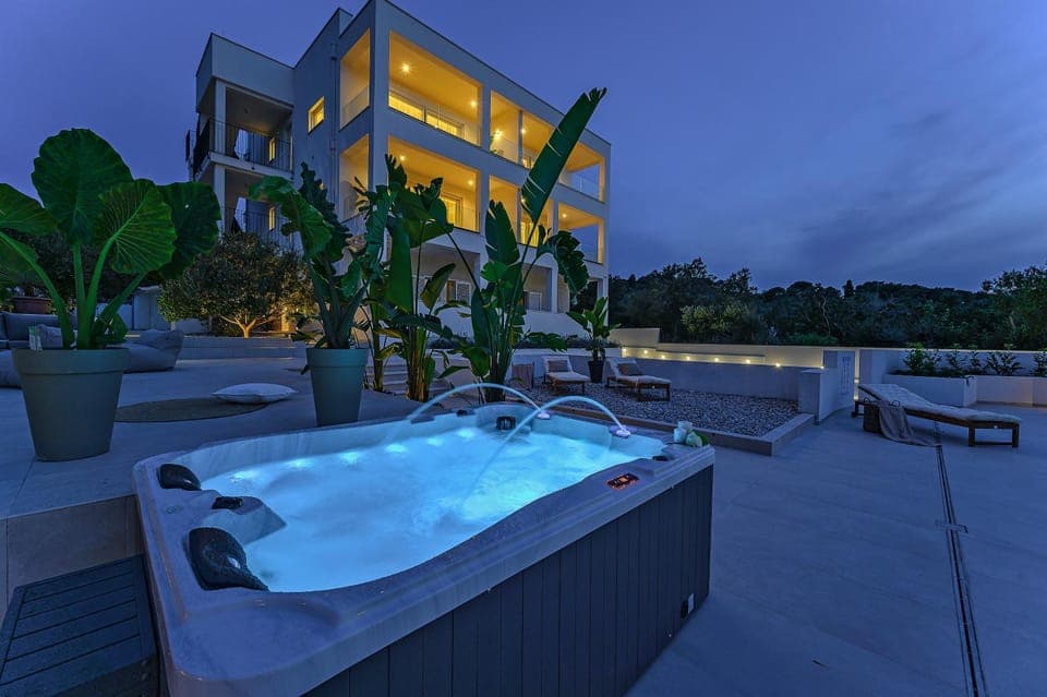 Hot Tub, Pool view, Swimming pool