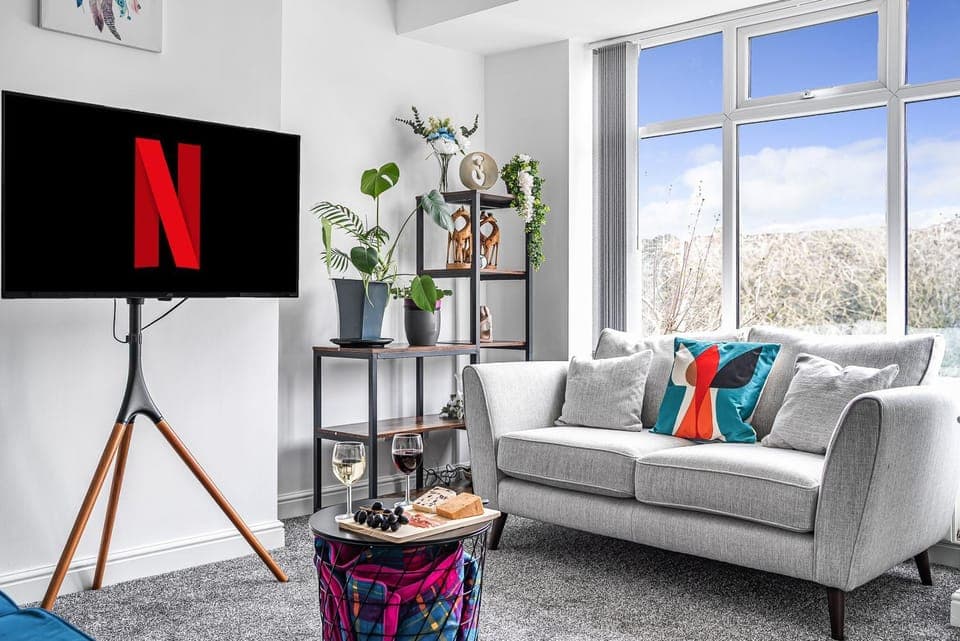 Communal lounge/ TV room, TV and multimedia, Living room, Evening entertainment