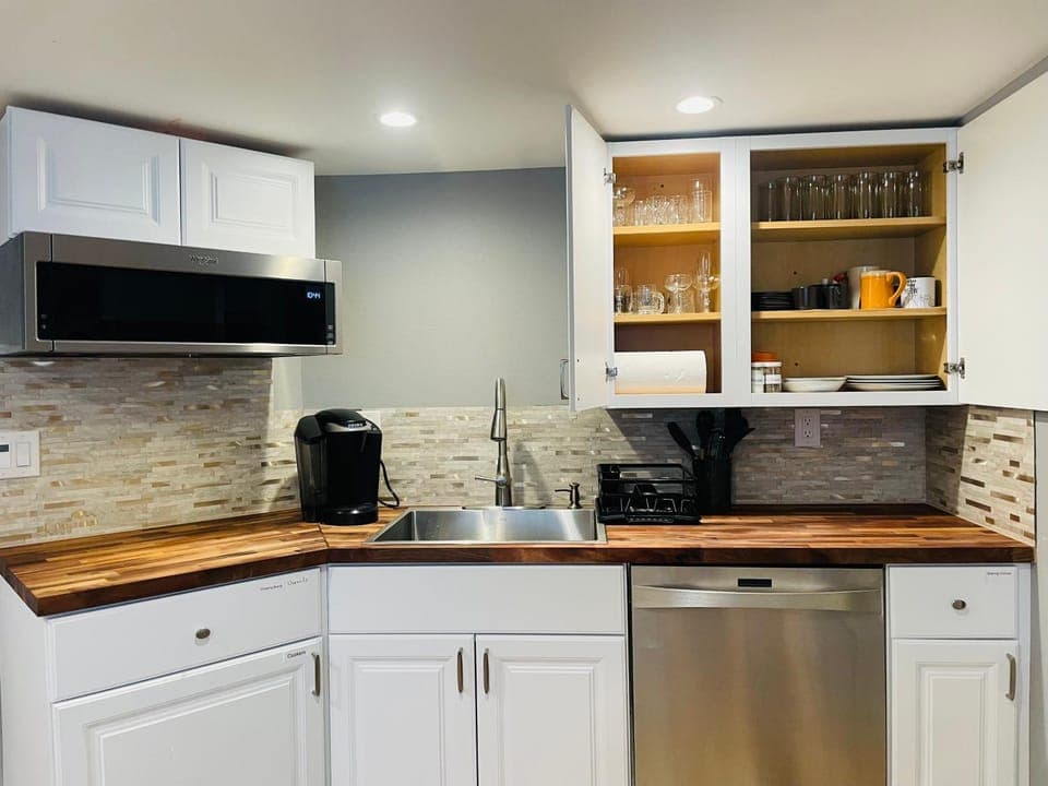 Coffee/tea facilities, Kitchen or kitchenette, dishwasher, minibar