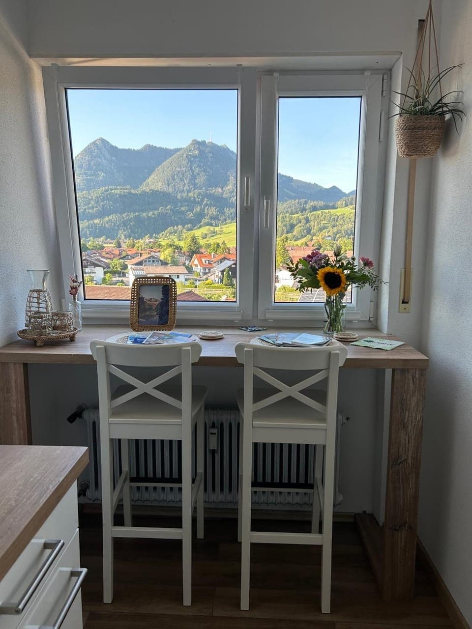 Kitchen or kitchenette, Dining area, Mountain view