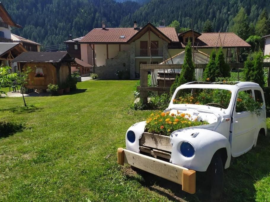 Property building, Natural landscape, Garden