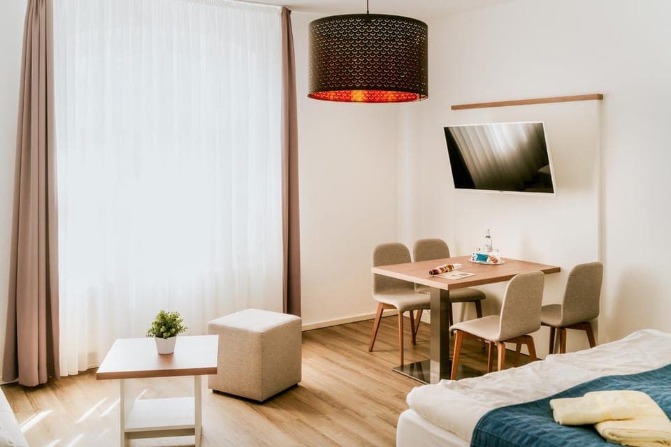 Bed, TV and multimedia, Living room, Photo of the whole room, Seating area, Dining area, Bedroom