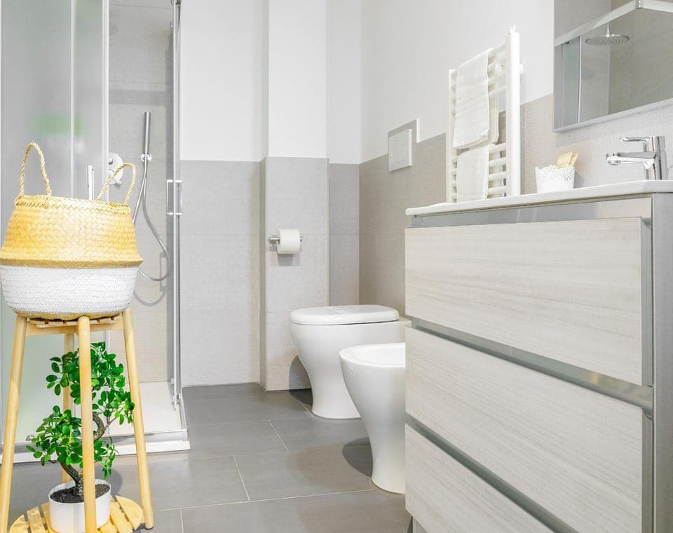 Shower, Toilet, Bathroom