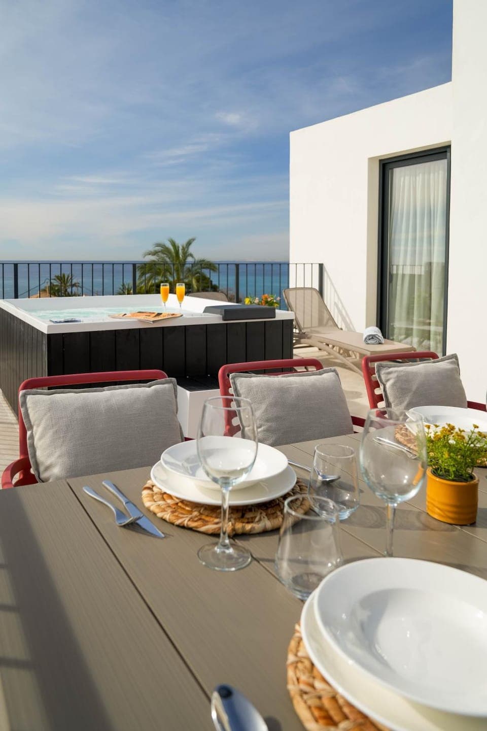 Hot Tub, Balcony/Terrace, Dining area, Sea view