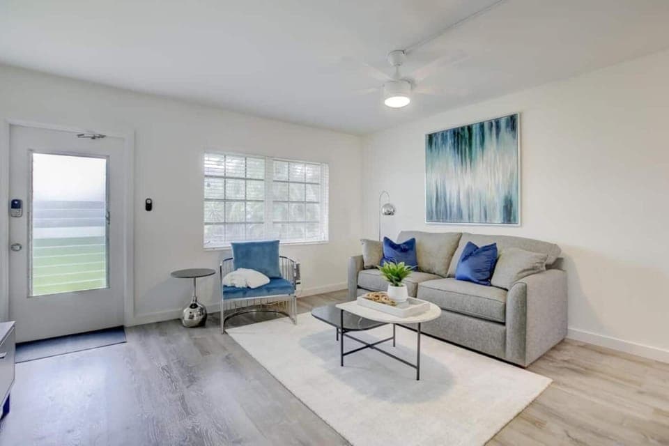 Pool Free Wifi Parking Smart TV Apartment in Wilton Manors