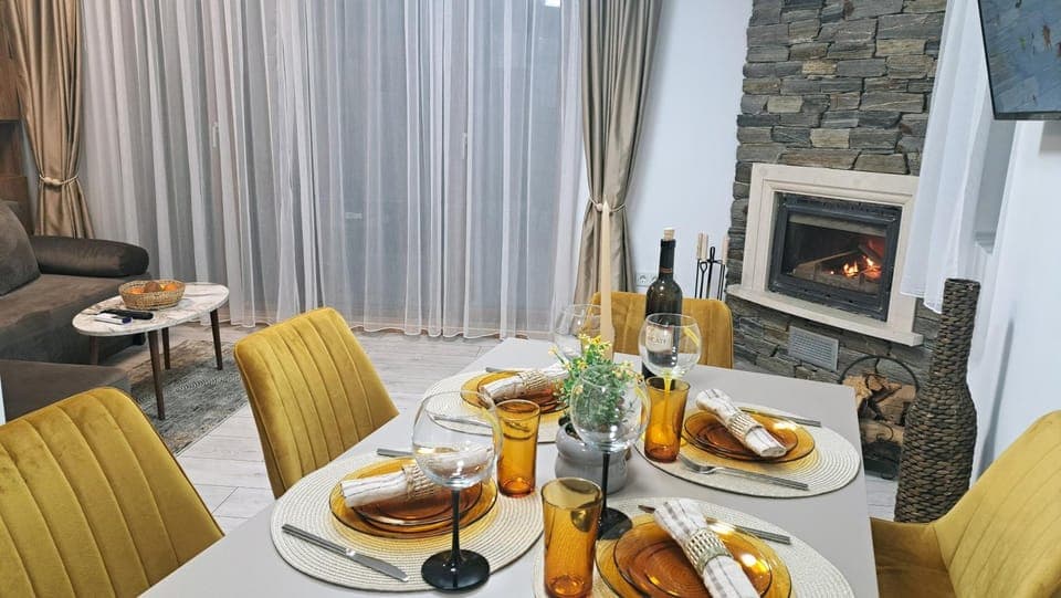 Living room, Food and drinks, Seating area, Food, Drinks, flat iron