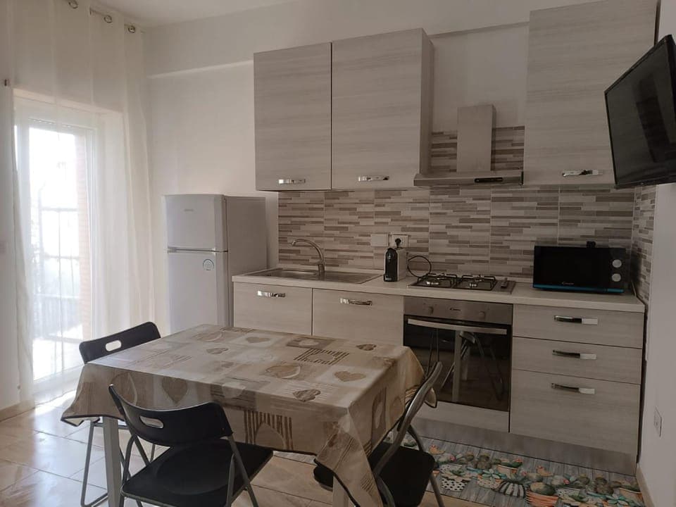 TV and multimedia, Kitchen or kitchenette, Dining area, minibar, oven, pet friendly, stove