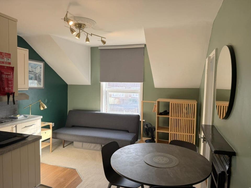 TV and multimedia, Kitchen or kitchenette, Living room, Dining area