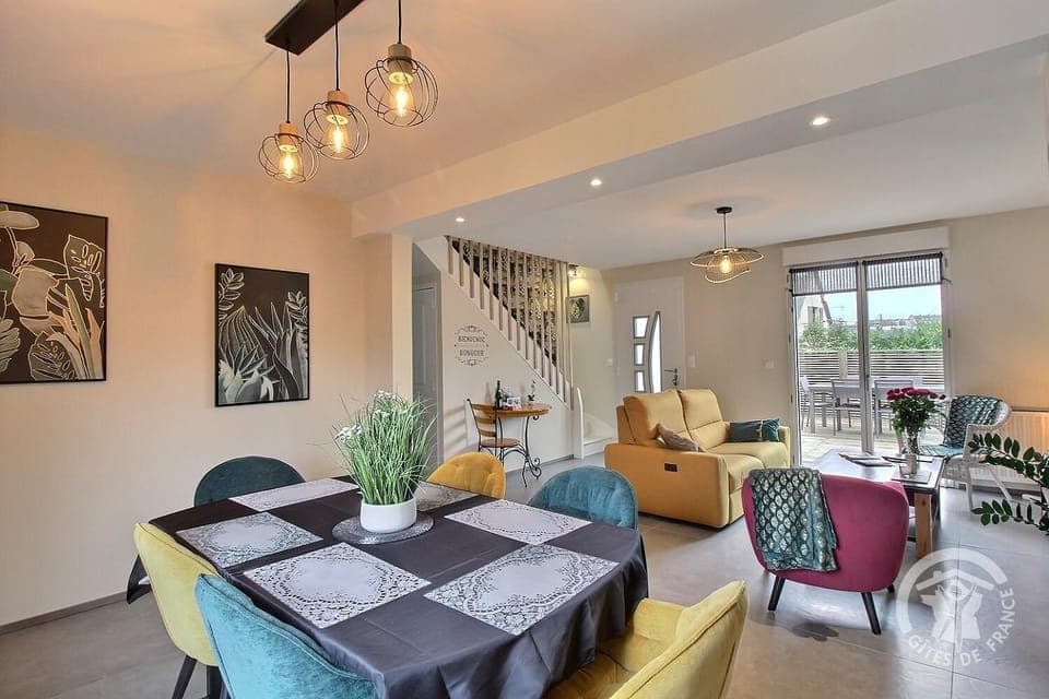 Living room, Dining area