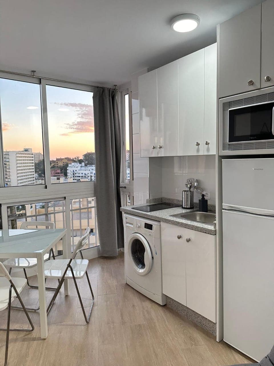 Coffee/tea facilities, View (from property/room), Balcony/Terrace, Kitchen or kitchenette, Dining area, minibar, stove, toaster, washing machine