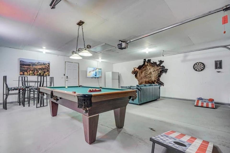 Pikes Peak Pool Hall - Near Top Spots BBQ Fire Pit House in Old Colorado City