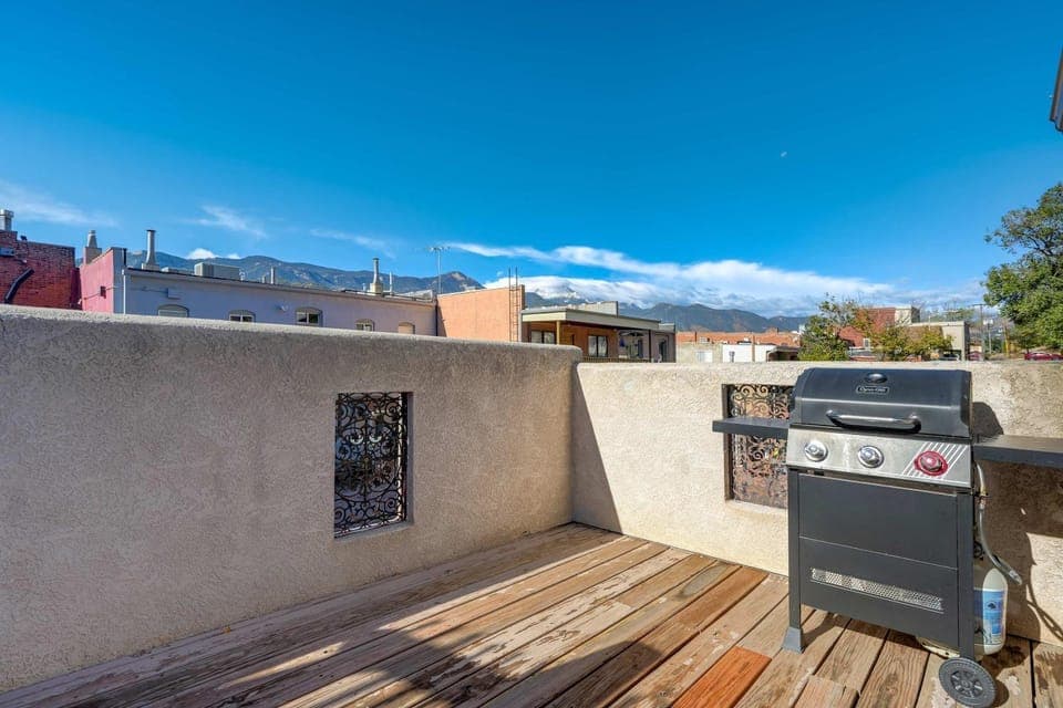 Miners Bend - Historic Locale Scenic Workspace Apartment in Old Colorado City
