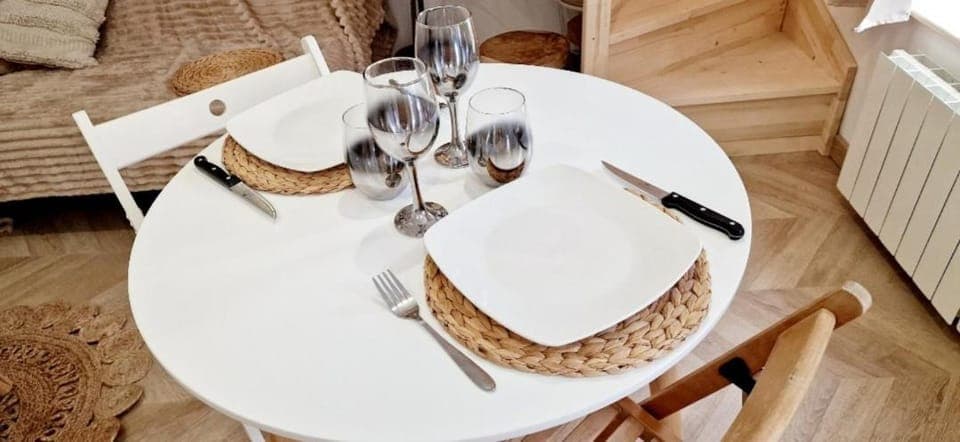 Dining area, internet