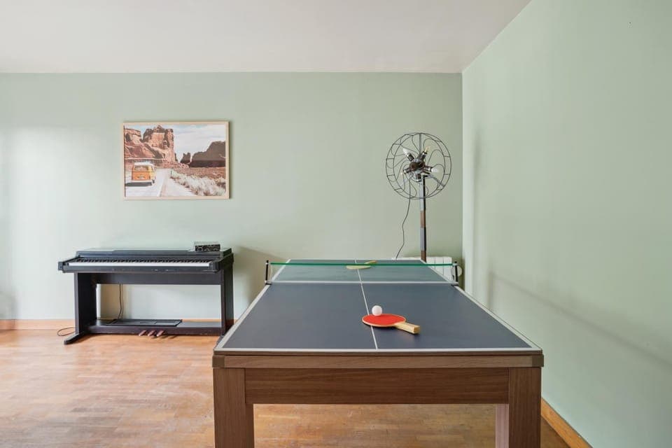 Billiard, Game Room, Table tennis, Table tennis