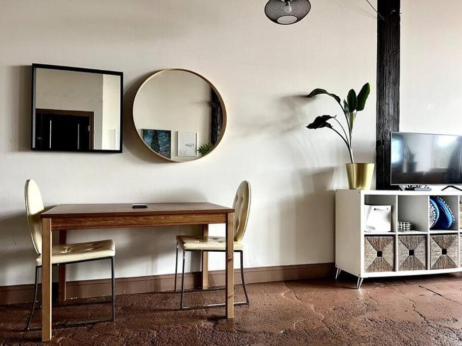 TV and multimedia, Dining area, hair dresser