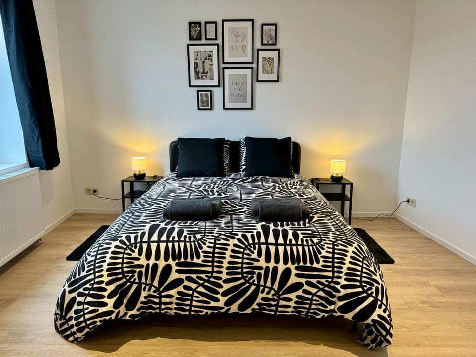 Bed, Photo of the whole room, Bedroom