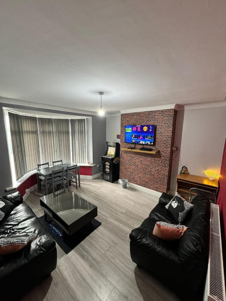 Communal lounge/ TV room, Game Room, Game Room, TV and multimedia, Living room, Seating area, Evening entertainment