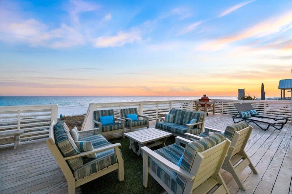 Natural landscape, BBQ facilities, Balcony/Terrace, Seating area, Beach, Sea view, Sunset, sunbed