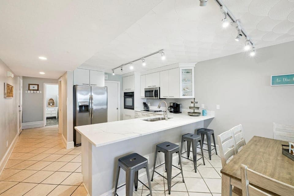 Kitchen or kitchenette, Seating area, kitchen