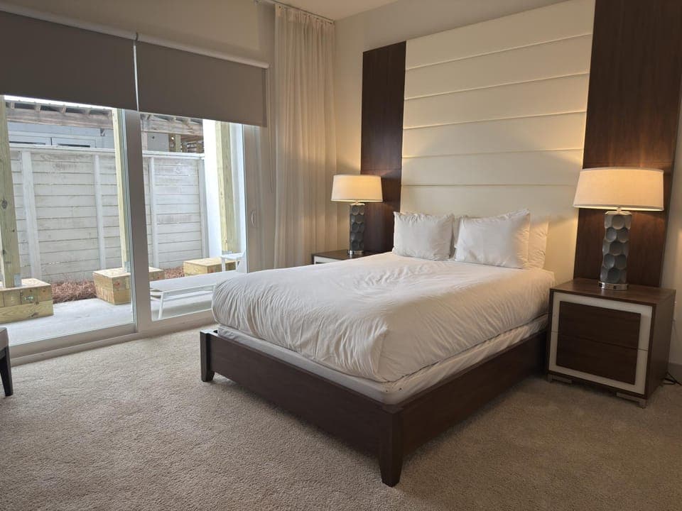 Patio, Bed, TV and multimedia, Seating area, Bedroom