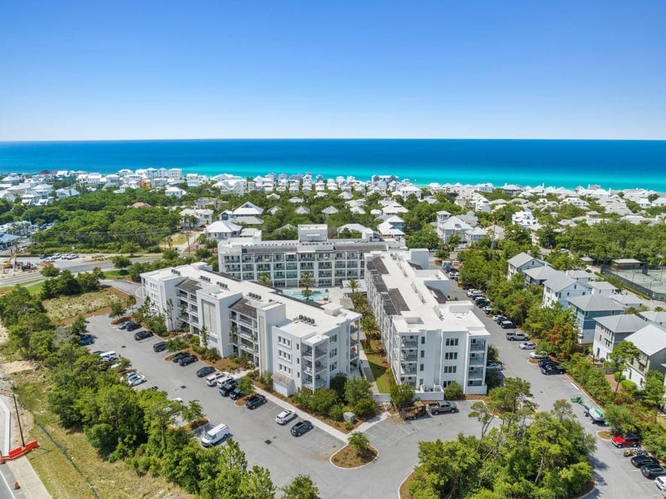 Property building, Facade/entrance, Neighbourhood, Beach