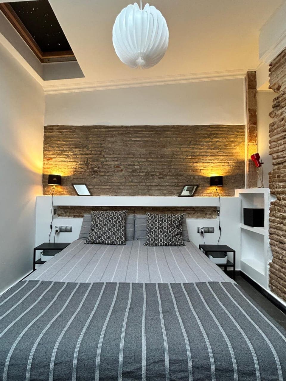 Bed, Photo of the whole room, Bedroom