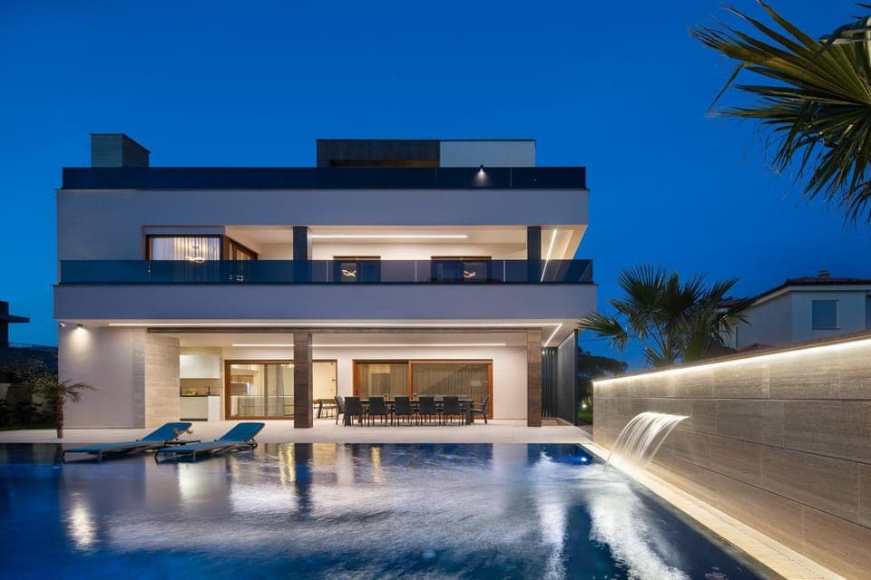 Property building, Swimming pool