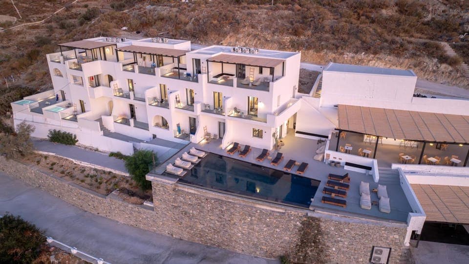 Property building, Day, Natural landscape, Bird's eye view, Pool view, Swimming pool, Parking