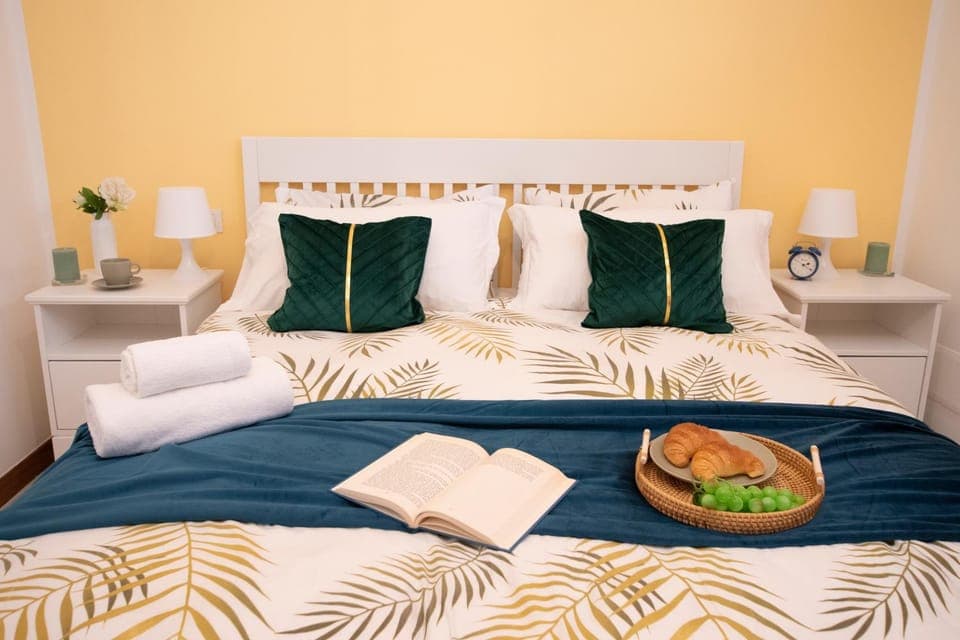 Bed, Photo of the whole room, Bedroom