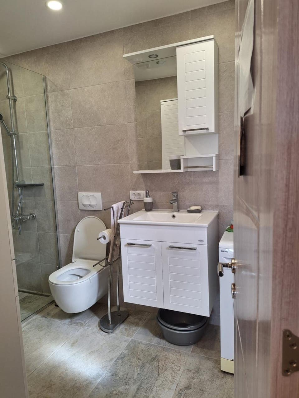 Shower, Toilet, Bathroom, towels