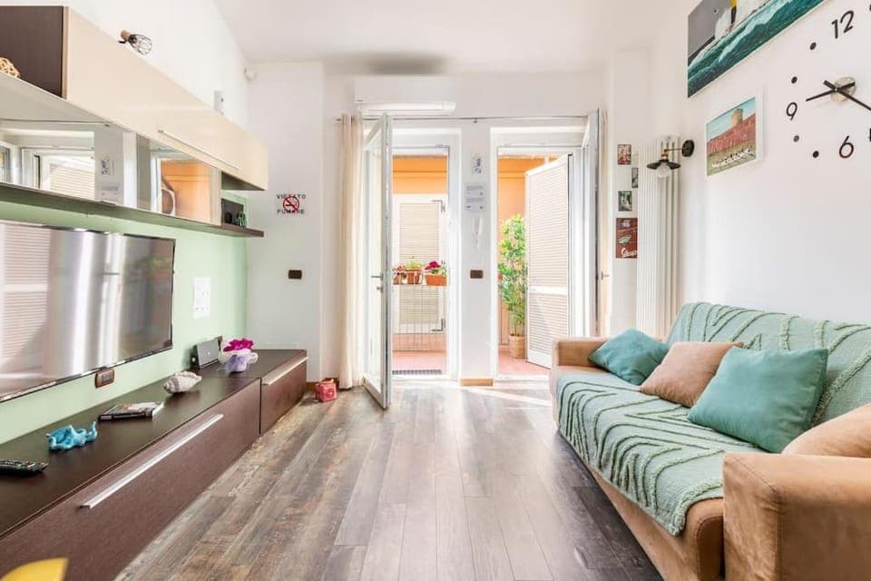 TV and multimedia, Living room, Seating area