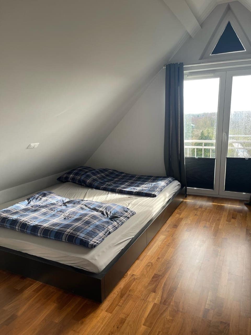 Bed, Photo of the whole room, Bedroom, Family