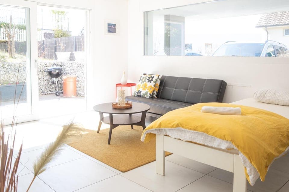 Bed, Photo of the whole room, Seating area