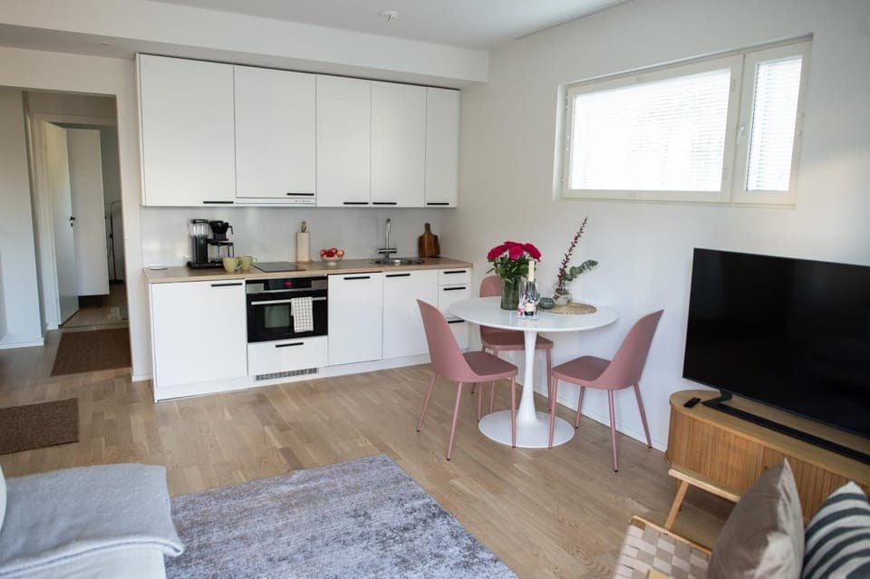 Seating area, Dining area, oven, stove, toaster